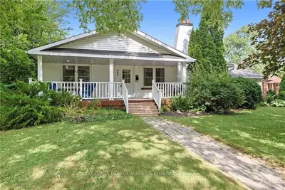 889 MOUNTAINVIEW Avenue, Britannia Heights - Queensway Terrace N and Area, ON K2B 5G1