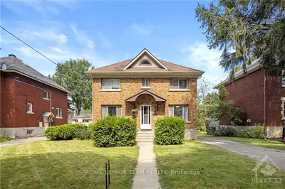 19 IONA Street, Tunneys Pasture and Ottawa West, ON K1Y 3L6