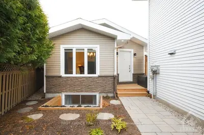 18 IVYLEA Street B, South of Baseline to Knoxdale, ON K2G 4X5