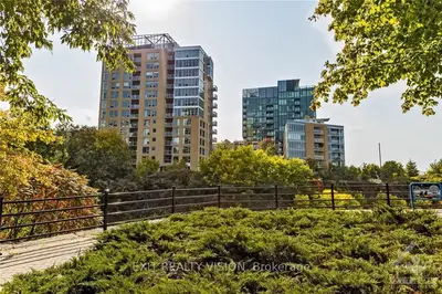 250 LETT Street 403, West Centre Town, ON K1R 0A8