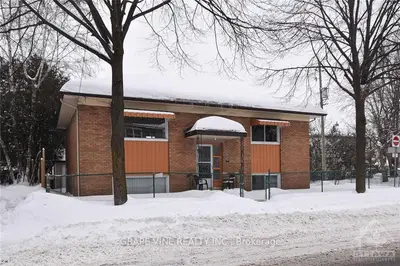 206 HANNAH Street, Vanier and Kingsview Park, ON K1L 7M7
