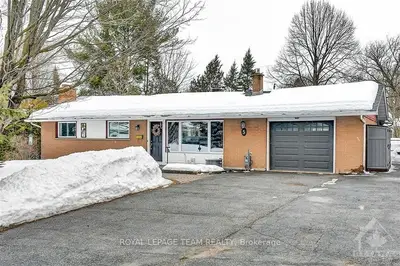 5 GARDEN Place, Bells Corners and South to Fallowfield, ON K2H 6M4