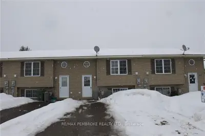 44 Wilson Road, Petawawa, On K8h 2y3