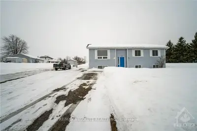 8303 RENE Crescent, Greely - Metcalfe - Osgoode - Vernon and Area, ON K0A 2P0