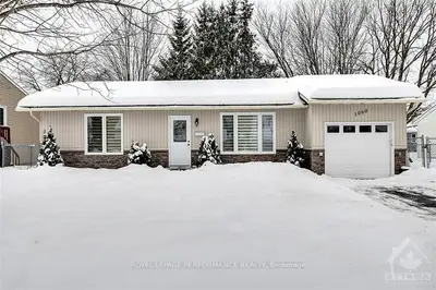 1060 Bourget Avenue, Cyrville - Carson Grove - Pineview, On K1j 8c2