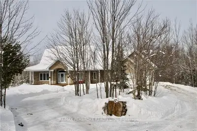 322 PORTAGE Road, Petawawa, ON K8H 2W8