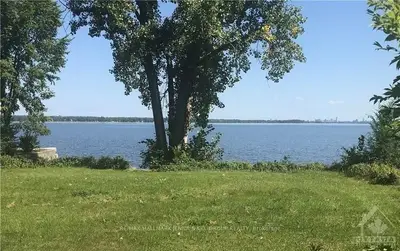 107 GRANDVIEW Road, Crystal Bay - Rocky Point - Bayshore, ON K2H 8B7