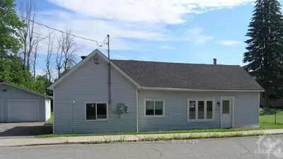 1861 FARWEL Street, Orleans - Cumberland and Area, ON K0A 3H0