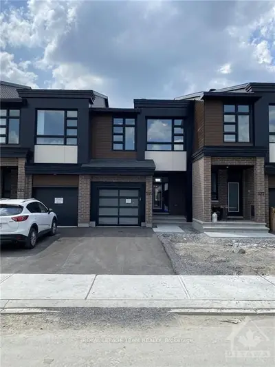 525 Rathburn Lane, Leitrim, ON K1T 0T4