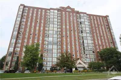 2760 CAROUSEL Crescent 702, Blossom Park - Airport and Area, ON K1T 2N4