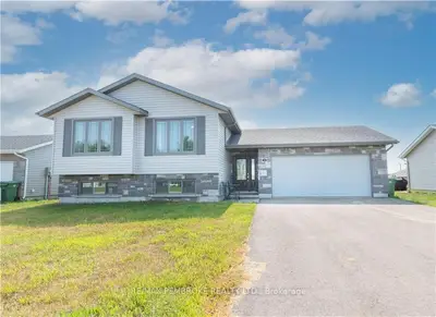 32 MORNING STAR Street, Petawawa, ON K8H 0A1