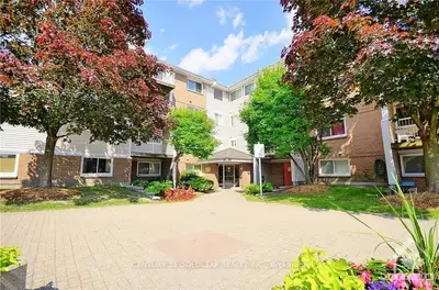 280 Brittany Drive 104, Manor Park - Cardinal Glen And Area, On K1k 4m4