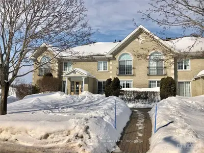 131 ROBSON Court 1B, Kanata, ON K2K 2W1