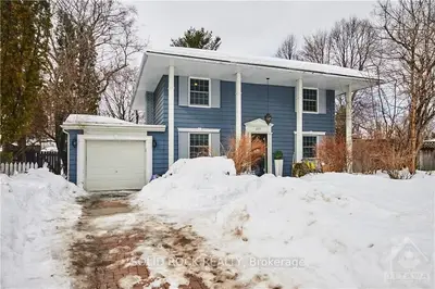 677 BUXTON Crescent, Billings Bridge - Riverside Park and Area, ON K1V 7H7