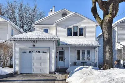 3762 AUTUMNWOOD Street, Blossom Park - Airport and Area, ON K1T 2K8