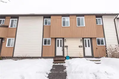 435 WOODFIELD Drive D, Tanglewood - Grenfell Glen - Pineglen, ON K2G 4B8