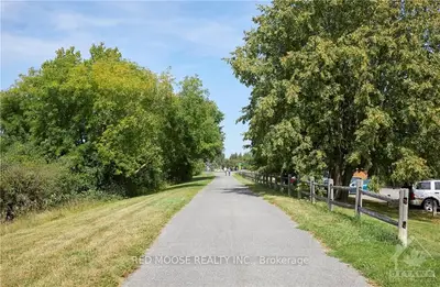 216 Viewmount Drive 305, Cityview - Parkwoods Hills - Rideau Shore, On K2e 7x4