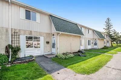 1518B BEAVERPOND Drive, Cyrville - Carson Grove - Pineview, ON K1B 3X5