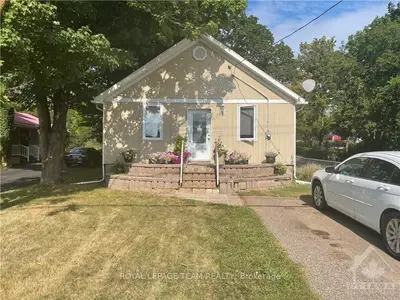 38 GOULD Street, Whitewater Region, ON K0J 1K0