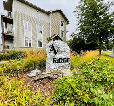 318 EVEREST B, Elmvale Acres and Area, ON K1G 4E3