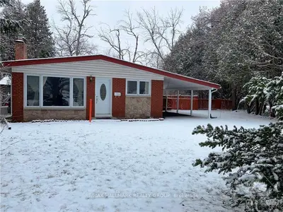 2558 EGAN Road, Billings Bridge - Riverside Park and Area, ON K1V 8N1