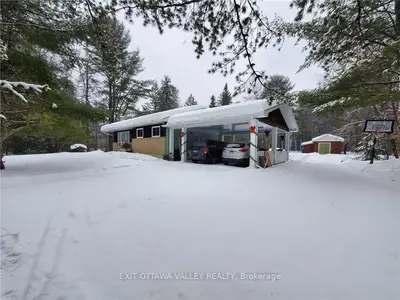 32111 17, Laurentian Hills, ON K0J 1J0