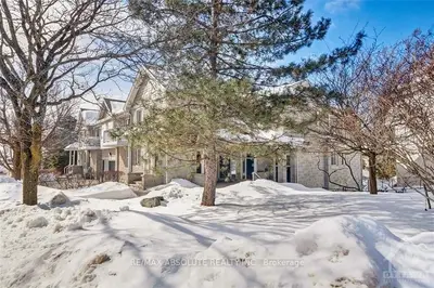 43 ROBSON Court, Kanata, ON K2K 2W1