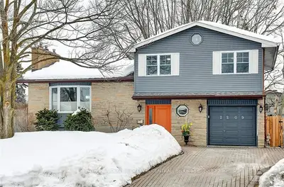 2209 CIRCLE Place, Elmvale Acres and Area, ON K1G 3E2