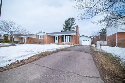 22 Maple Avenue, Petawawa, On K8h 2y5
