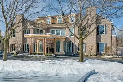 29 SPRING CRESS Drive, Bells Corners and South to Fallowfield, ON K2R 1B3