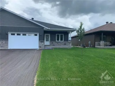 27 Astrolabe Road, Whitewater Region, On K0j 1k0