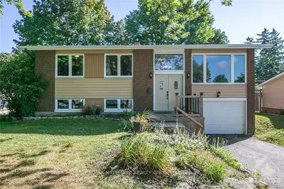 13 BEDALE Drive, Crystal Bay - Rocky Point - Bayshore, ON K2H 5M2