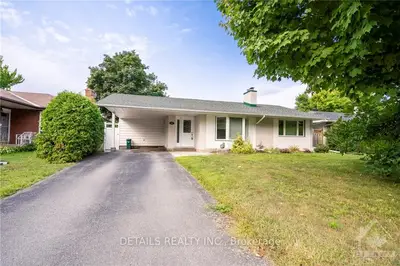 1210 SOUTHWOOD Drive, Parkway Park - Queensway Terrace S and Area, ON K2C 3C3