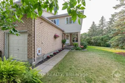28 SCARLET Court, Hunt Club - South Keys and Area, ON K1T 3R5