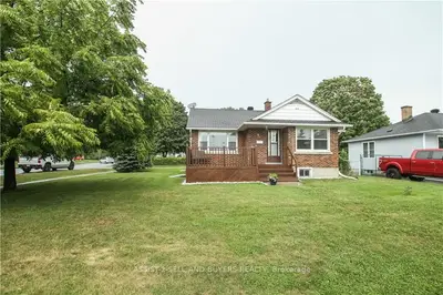 8 BETHUNE Avenue, South Stormont, ON K0C 1P0