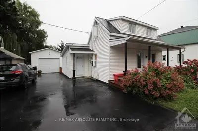 1072 NOTRE DAME Street, Russell, ON K0A 1W0