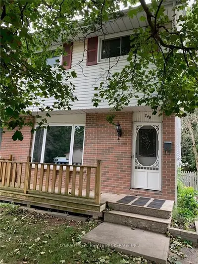 749 LAURIER Boulevard, Brockville, ON K6V 5Z3