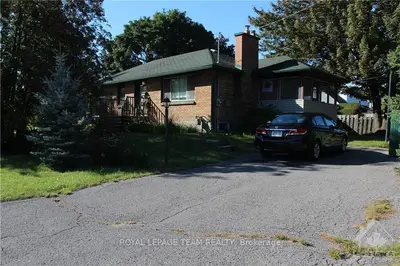16 BROOK Lane, Meadowlands - Crestview and Area, ON K2G 1R9