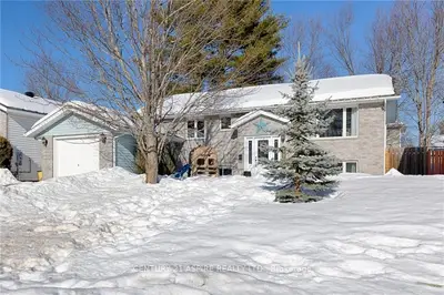 57 WOODLAND Crescent, Petawawa, ON K8H 3L9