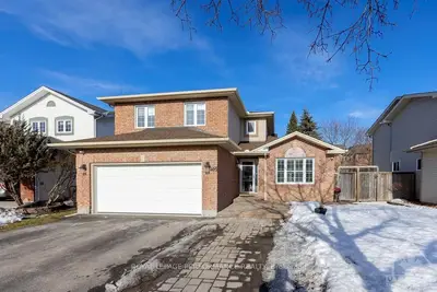 405 PAULINE CHARRON Place, Vanier and Kingsview Park, ON K1L 8L4