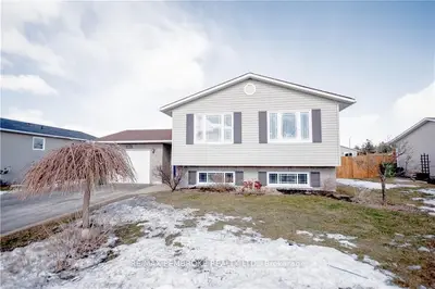 17 MORNING STAR Street, Petawawa, ON K8H 0A1