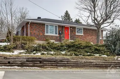 61 LAVERGNE Street, Vanier and Kingsview Park, ON K1L 5E9