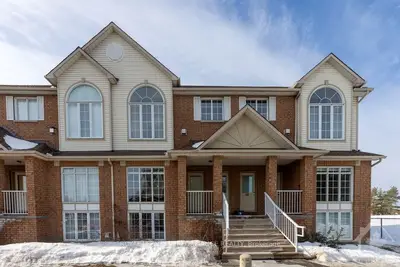42 BRISTON, Hunt Club - South Keys and Area, ON K1G 5P5