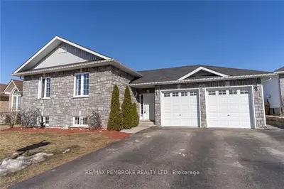 1008 LIMESTONE Trail, Petawawa, ON K8H 2W8