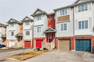 92 MANHATTAN Crescent, Carlington - Central Park, ON K2C 4B7