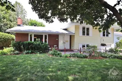 38 BARNES Crescent, South of Baseline to Knoxdale, ON K2H 7C2
