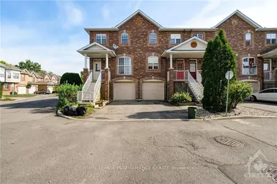 10 BELLFLOWER, Hunt Club - South Keys and Area, ON K1T 3Z8