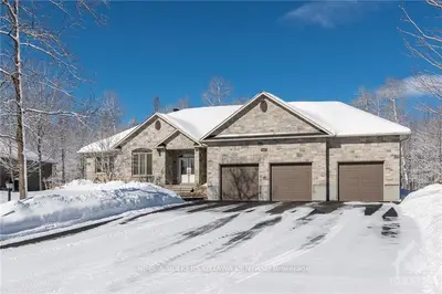 6815 PEBBLE TRAIL Way, Greely - Metcalfe - Osgoode - Vernon and Area, ON K4P 0B7