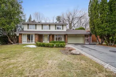 39 CAMWOOD Crescent, South of Baseline to Knoxdale, ON K2H 7X1