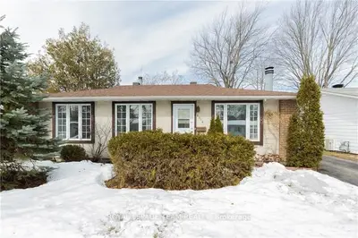 1316 RAINBOW Crescent, Cyrville - Carson Grove - Pineview, ON K1J 8E2